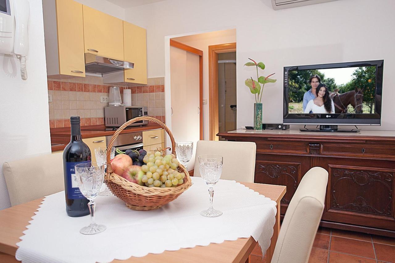 Apartments Linda Makarska Room photo